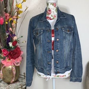 Gap medium wash denim blue jacket 💙